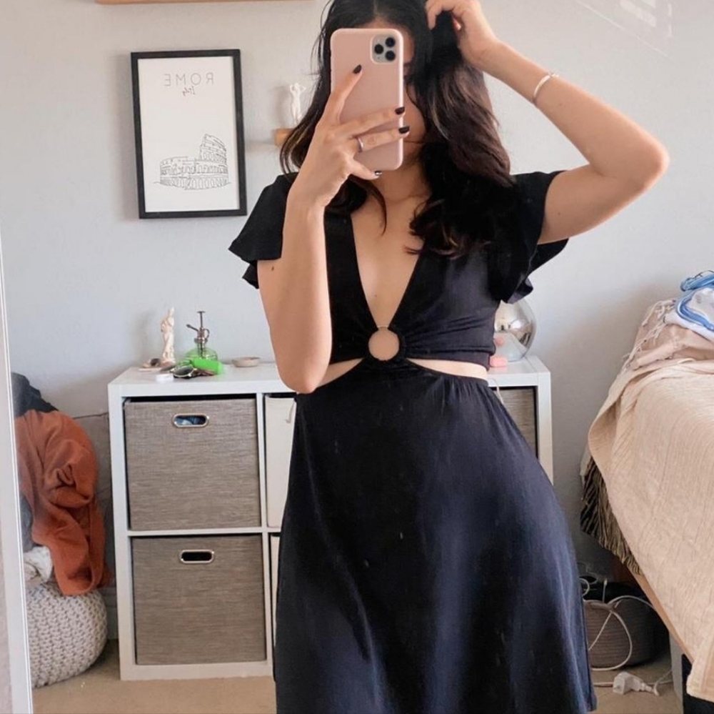 Selling this cute cut out dress from H&M